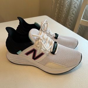 New Balance Fresh Foam Roav V1 Running Shoe Size 8.5